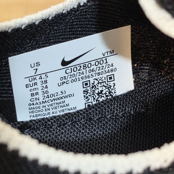 Nike React Phantom Run Flyknit 2 CJ0280-001 Black White Oreo Women's Size 7 - Picture 7 of 7